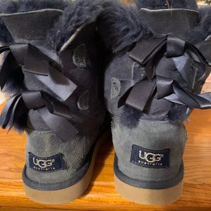Uggs girls size 4/womens size 6